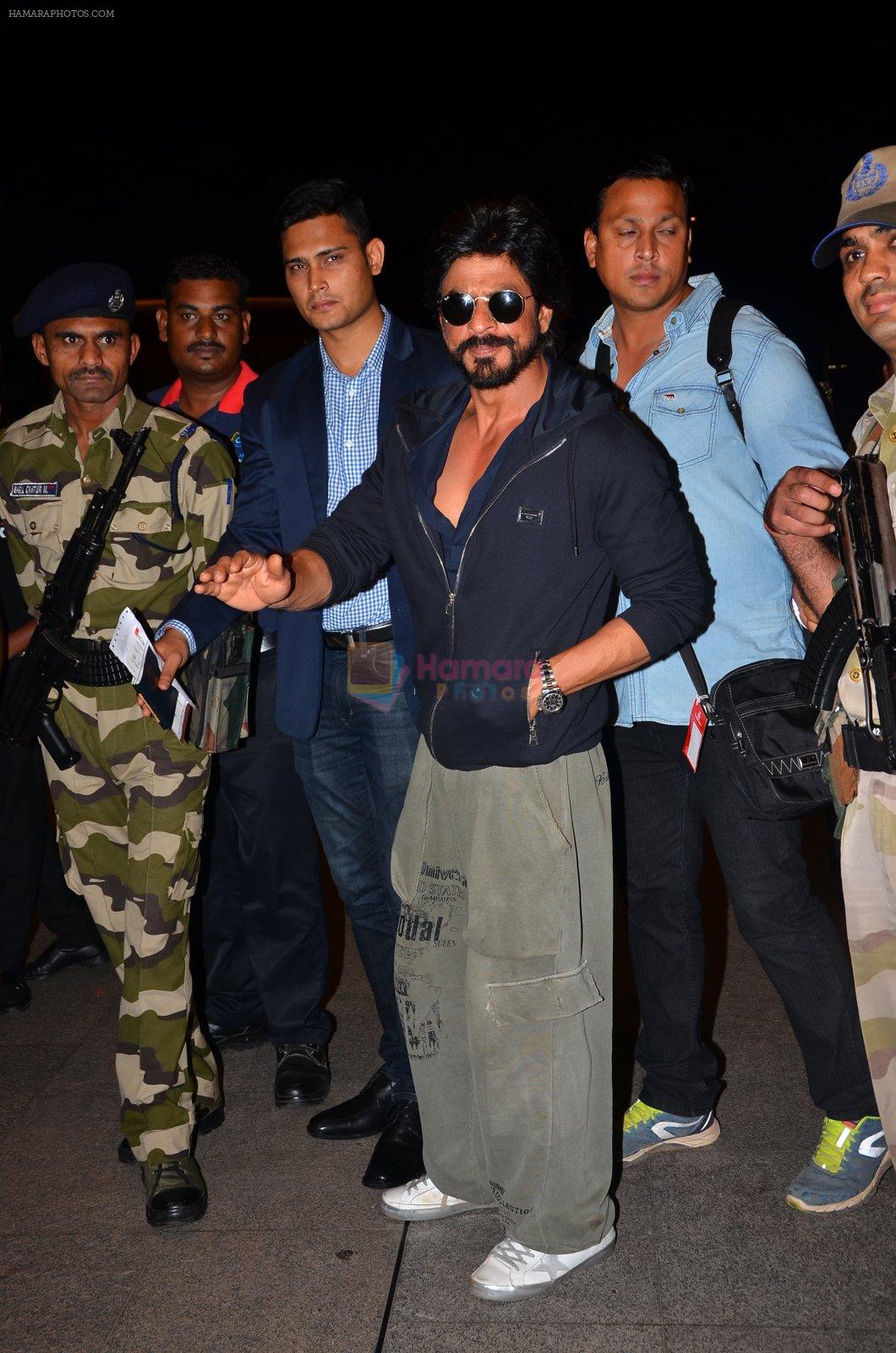 Shahrukh Khan leave for TOIFA on 16th March 2016