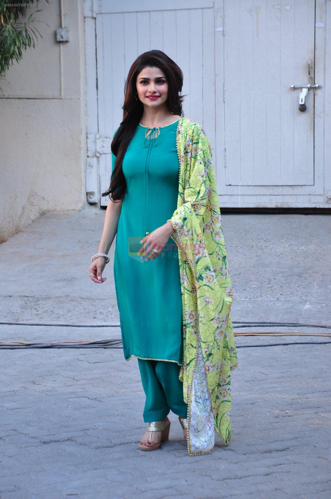 Prachi Desai snapped at Azhar photoshoot on 17th March 2016