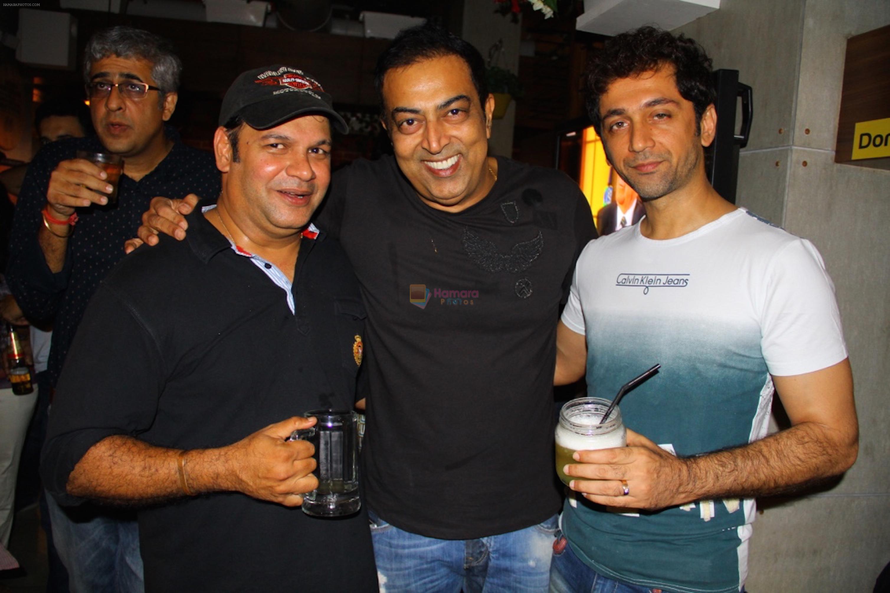 Suresh Menon and Vindu Dara Singh at Beer Cafe launch on 18th March 2016