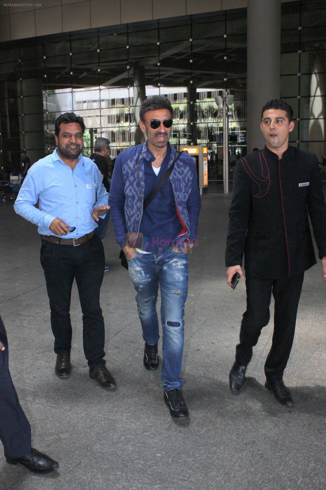 Rahul Dev snapped at airport on 20th March 2016