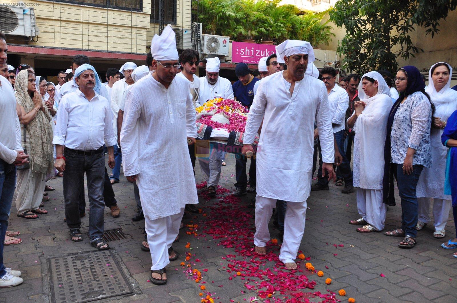 Vindu Dara Singh at Dara Singhs wife's funeral on 22nd March 2016