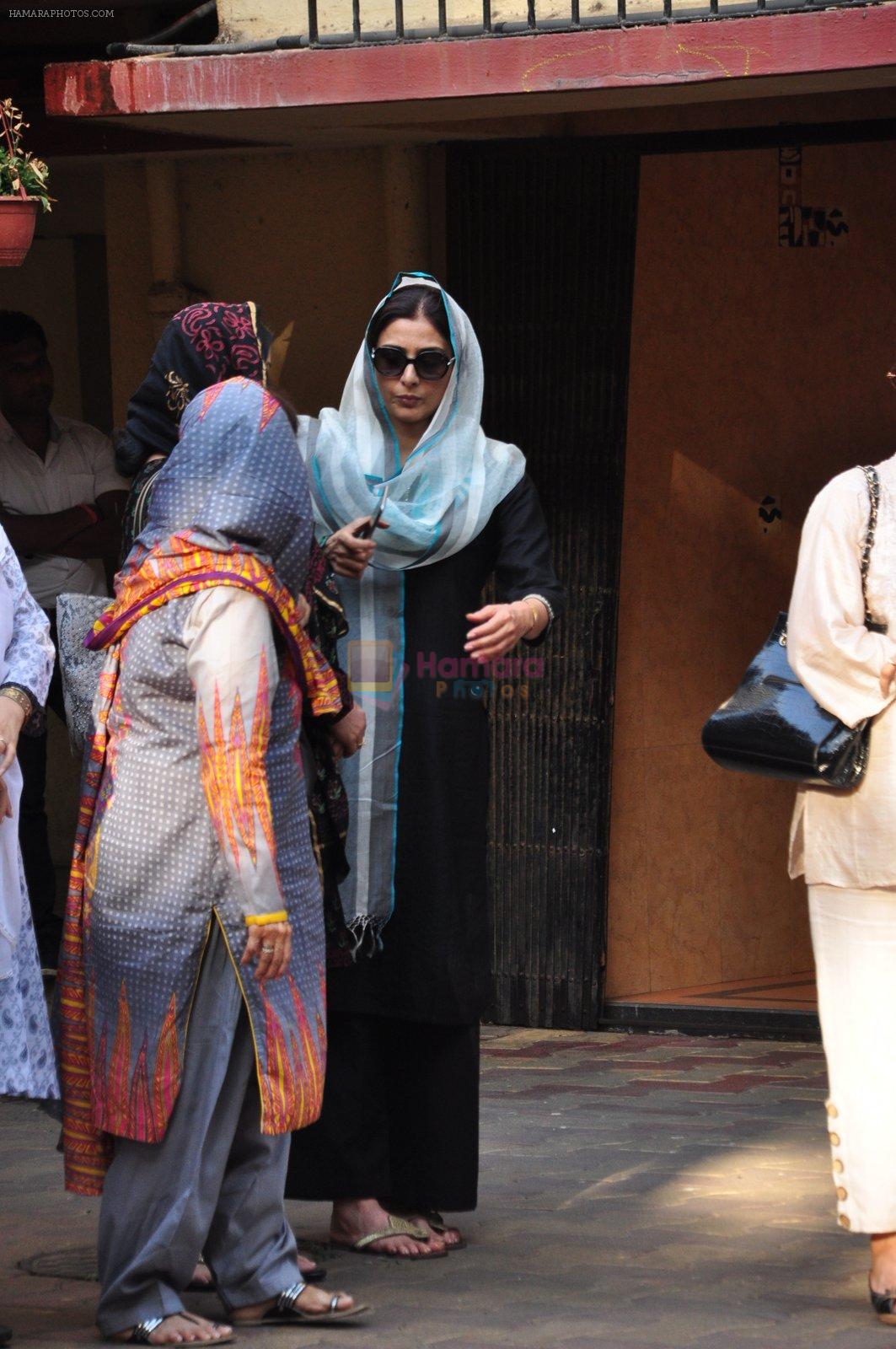 Tabu at Dara Singhs wife's funeral on 22nd March 2016