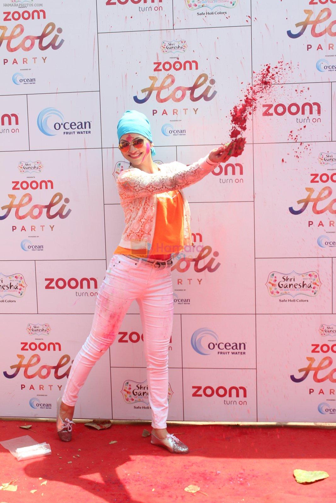 Urvashi Rautela at Zoom Holi celebration on 24th March 2016