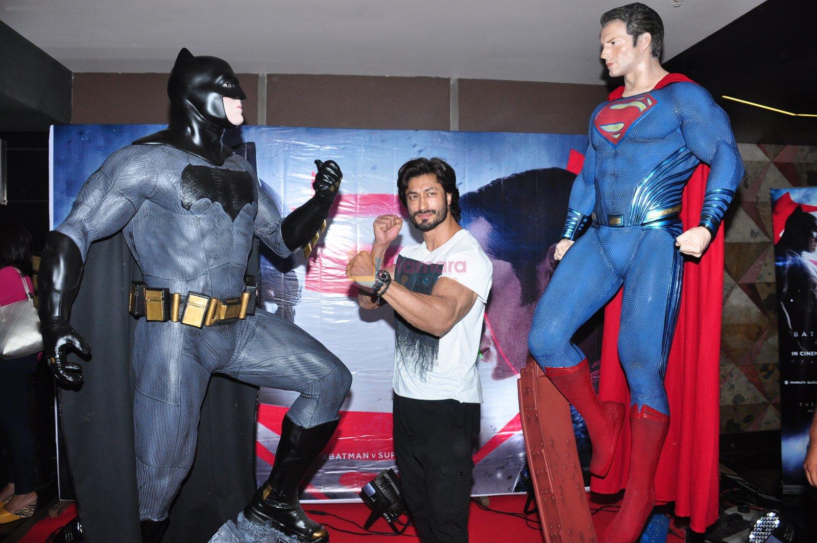 Vidyut Jamwal at Batman vs spiderman screening on 24th March 2016