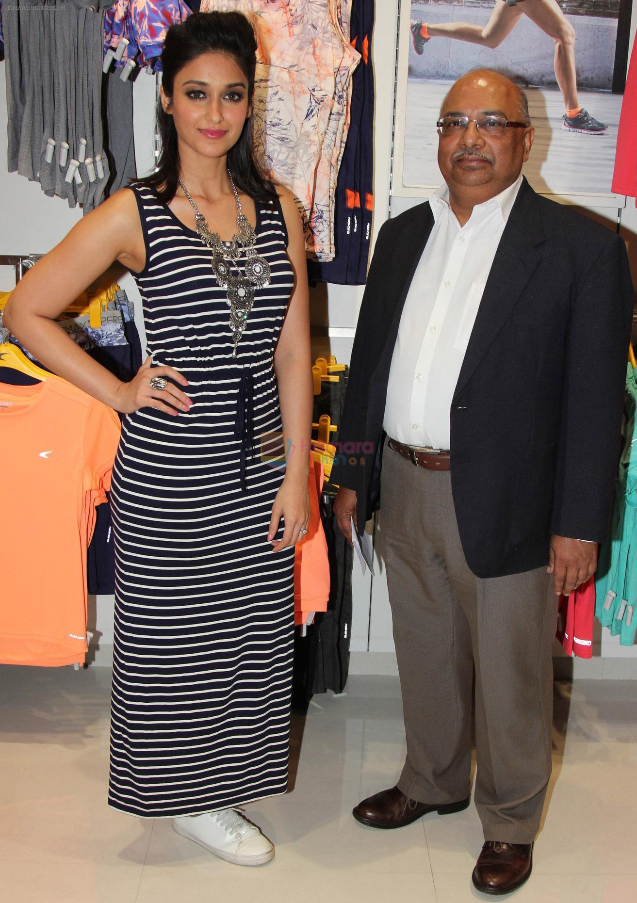 Ileana D'Cruz at  the launch of Reliance Trends Store at infinity 2, Malad, Mumbai.3