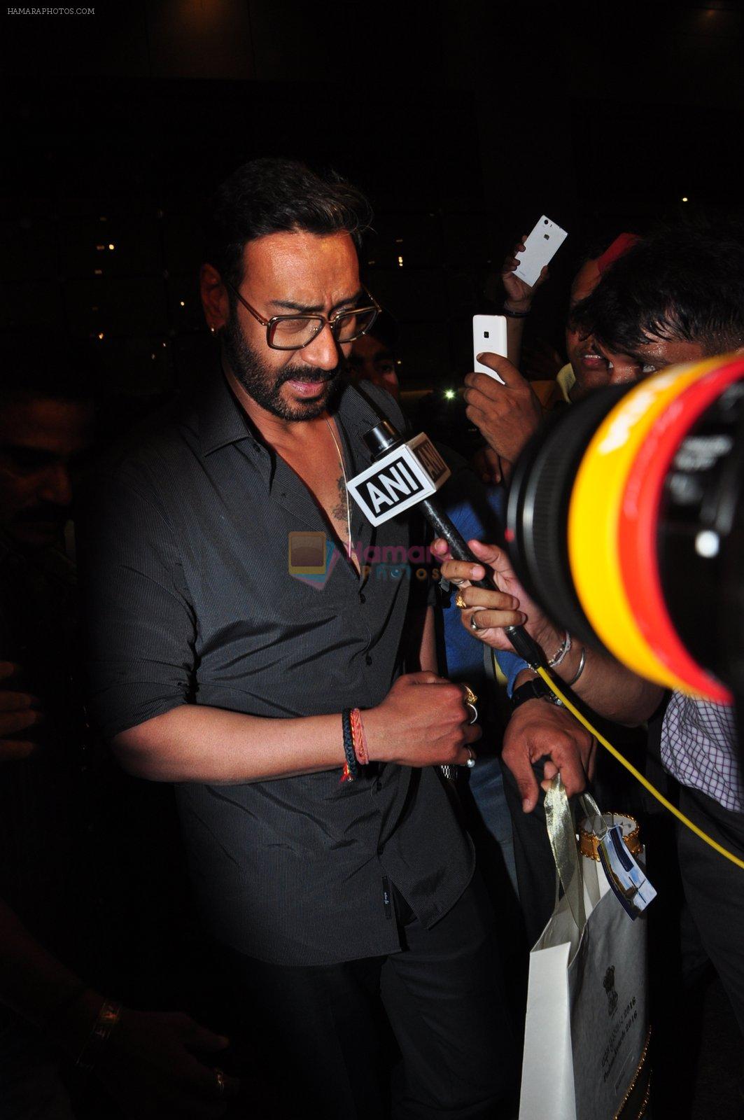 Ajay Devgan hounded by media after Padma Shri award on 28th March 2016