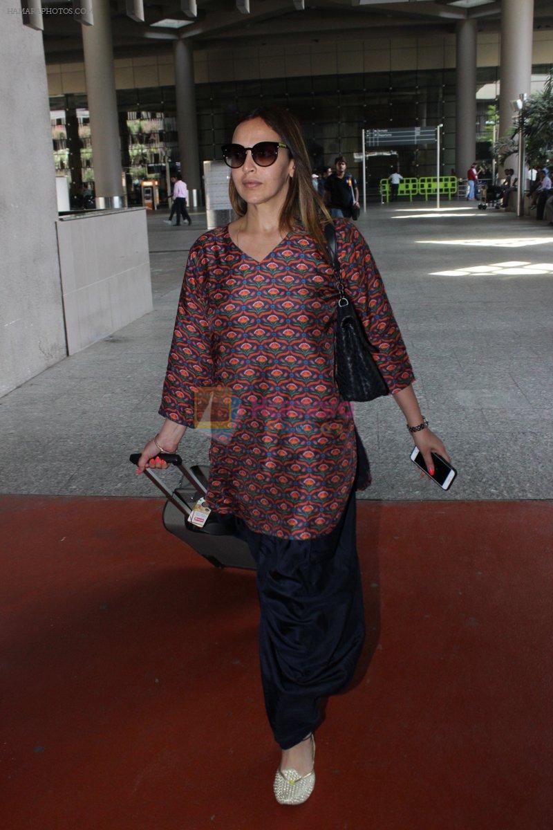 Esha Deol snapped at airport on 29th March 2016