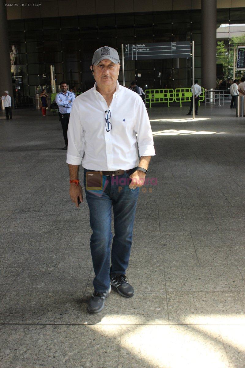 Anupam Kher snapped at airport on 29th March 2016