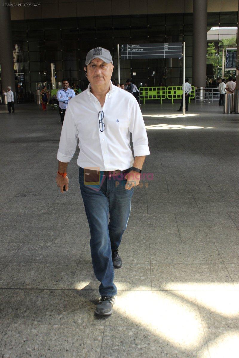 Anupam Kher snapped at airport on 29th March 2016