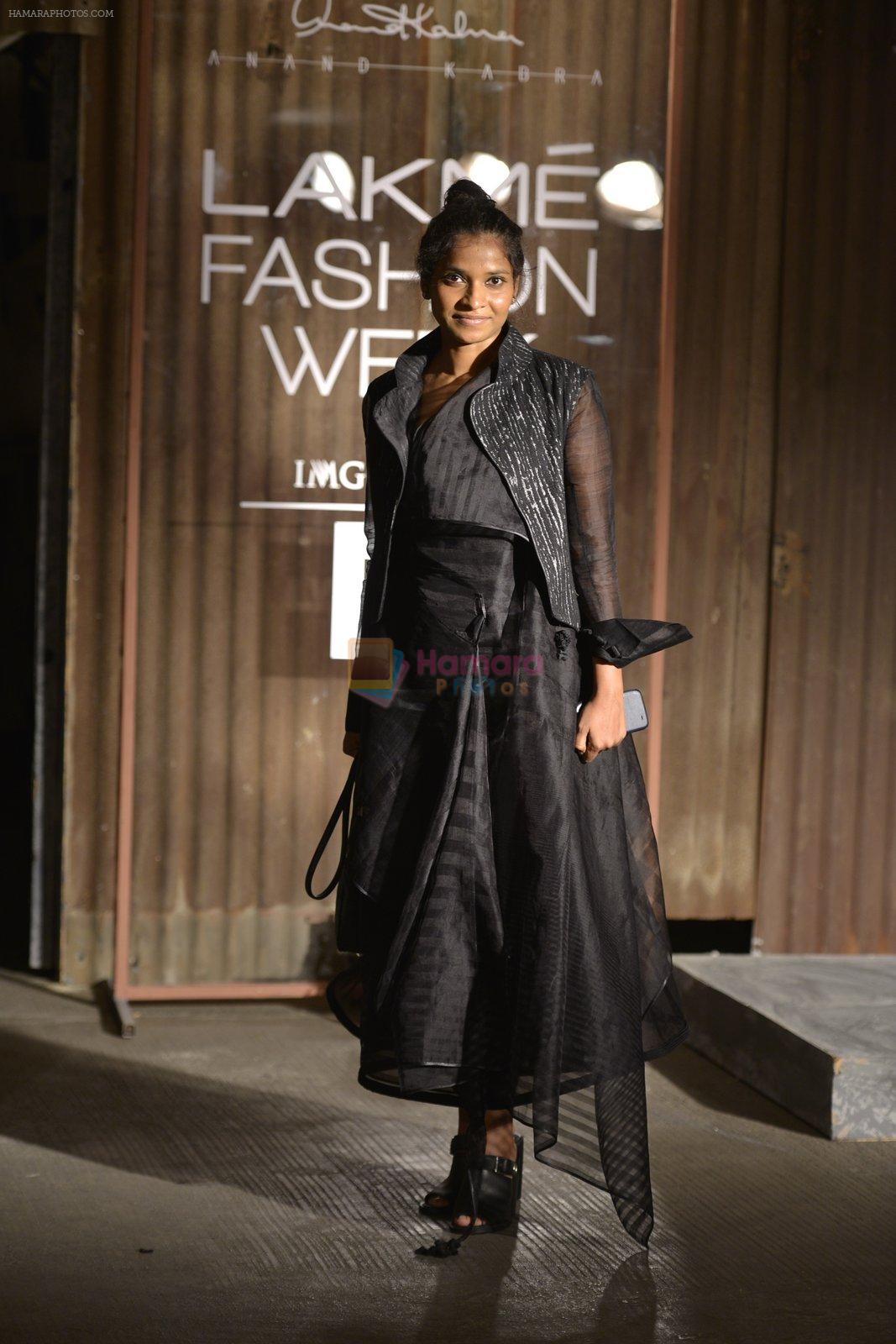 Aditi Rao Hydari,  Sona Mohapatra at Anand Kabra's show for LFW 2016 on 30th March 2016