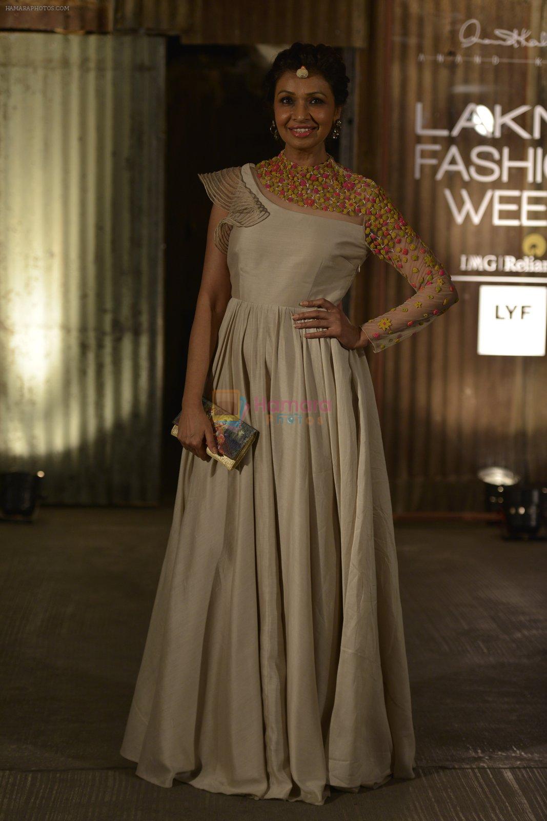 Achala Sachdev at Anand Kabra's show for LFW 2016 on 30th March 2016