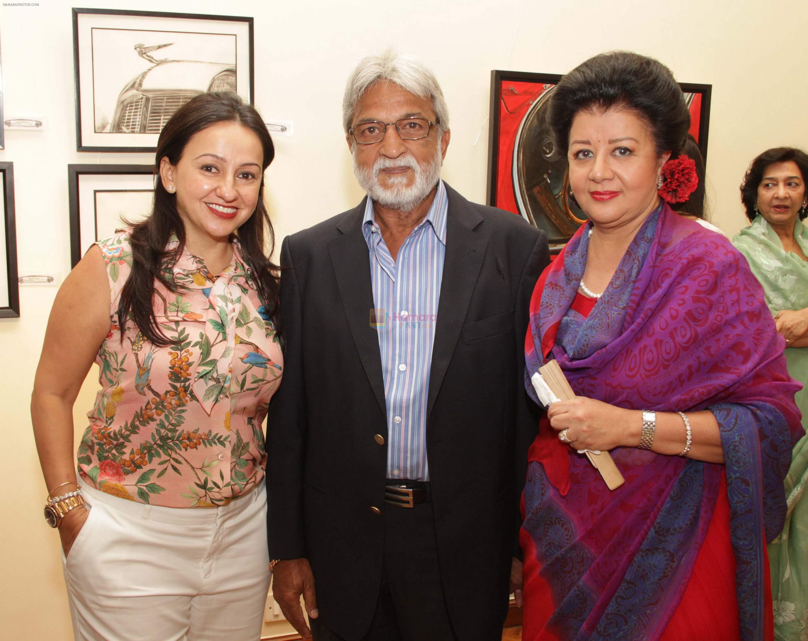 Penny Patel,maharaj Sangram Gaekwad of baroda & princess Asharaje Gaekwad of baroda at Royals Art Exhibition on 30th March 2016
