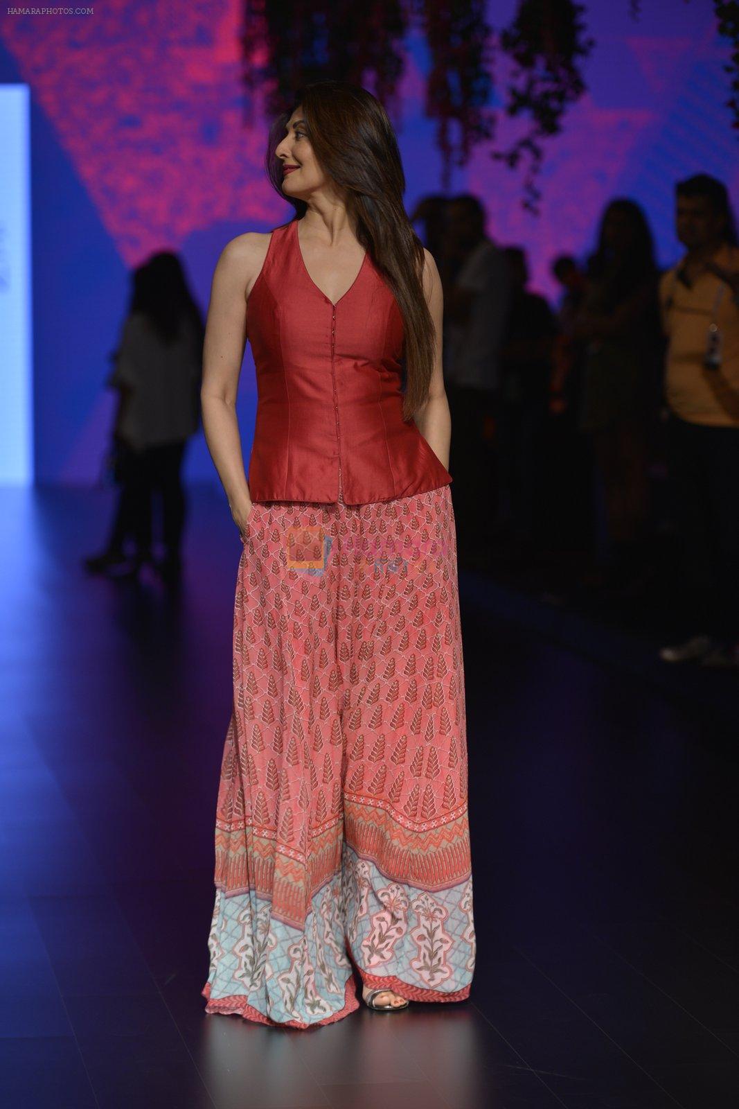 Sangeeta Bijlani at Anita Dongre Show at LIFW 2016 Day 3 on 1st April 2016