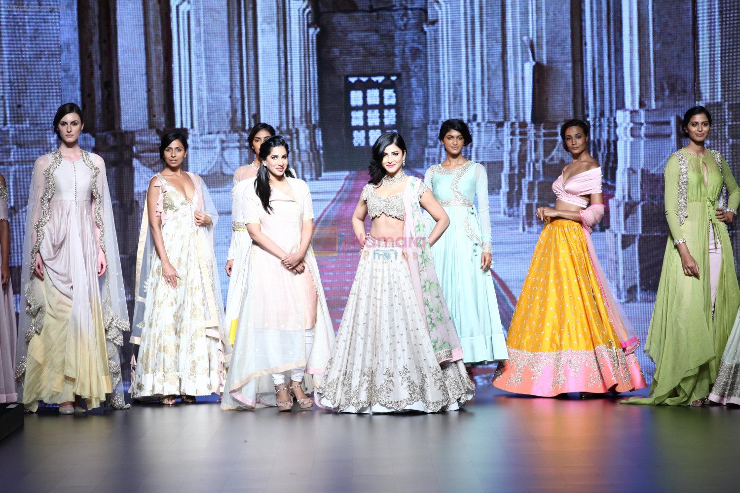 Shruti Haasan walk the ramp for Mughal India Show by Anushree Reddy on 1st April 2016