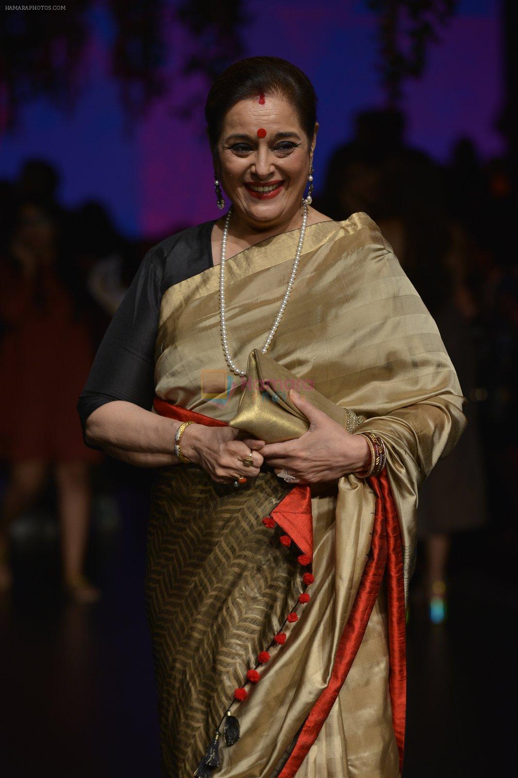 Poonam Sinha at Anita Dongre Show at LIFW 2016 Day 3 on 1st April 2016
