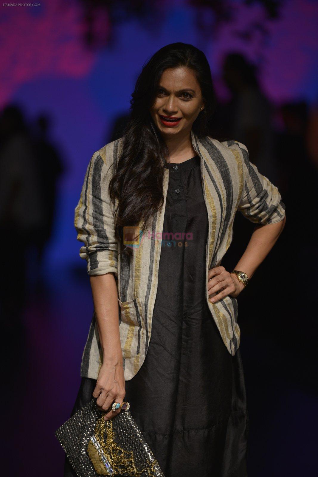 Maria Goretti at Anita Dongre Show at LIFW 2016 Day 3 on 1st April 2016