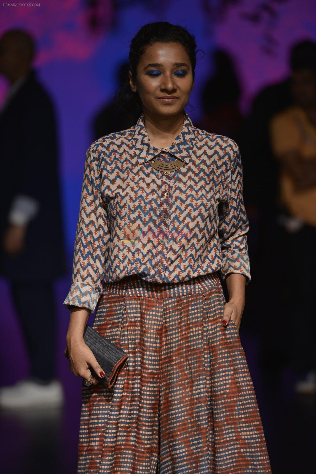 Tannishtha Chatterjee at Anita Dongre Show at LIFW 2016 Day 3 on 1st April 2016