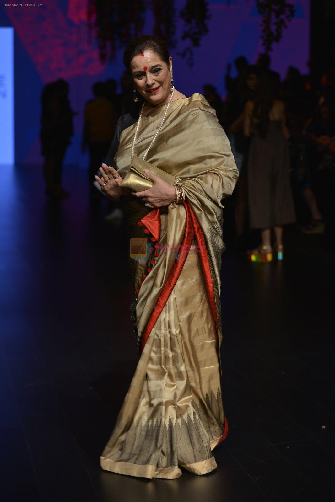 Poonam Sinha at Anita Dongre Show at LIFW 2016 Day 3 on 1st April 2016