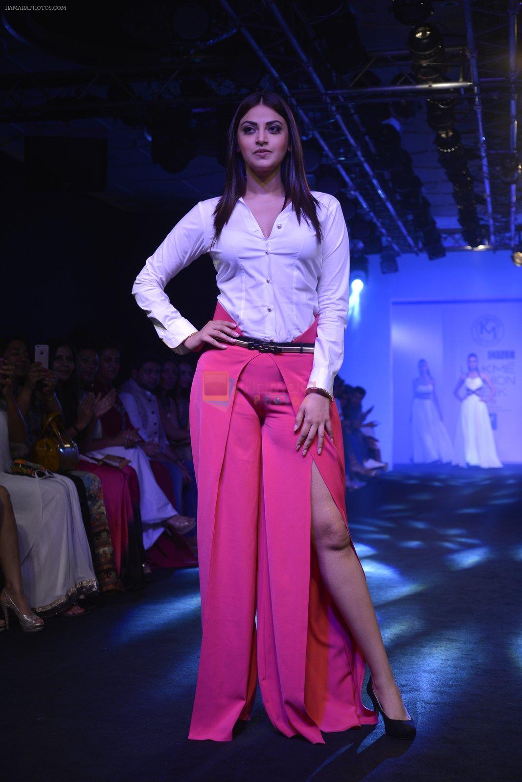 Anushka Ranjan at the Karan Malhotra Show at Lakme Fashion Week on 3rd April 2016