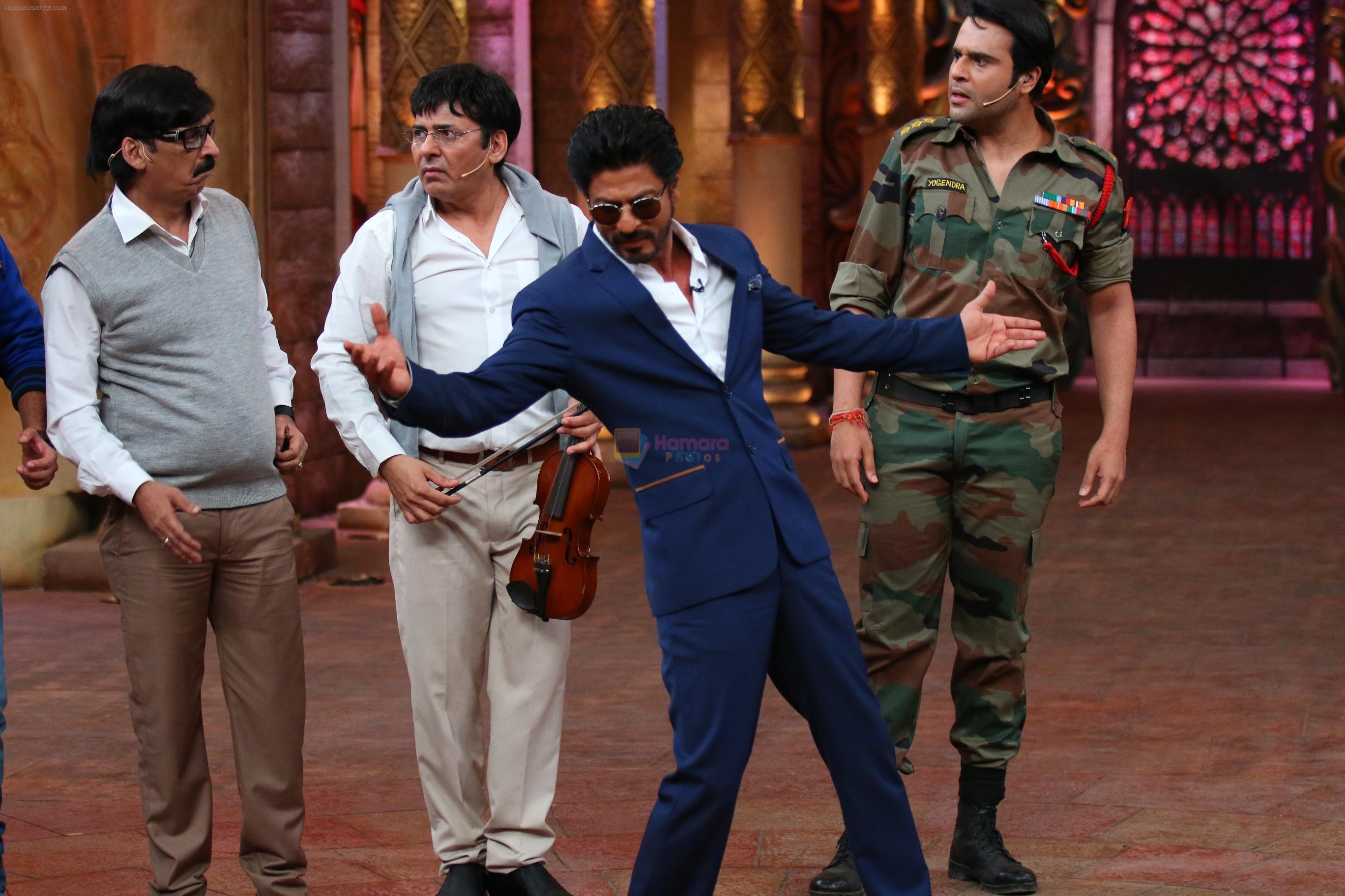 King Khan has several laughter-induced _Fan_ moments on Comedy Nights  Bachao