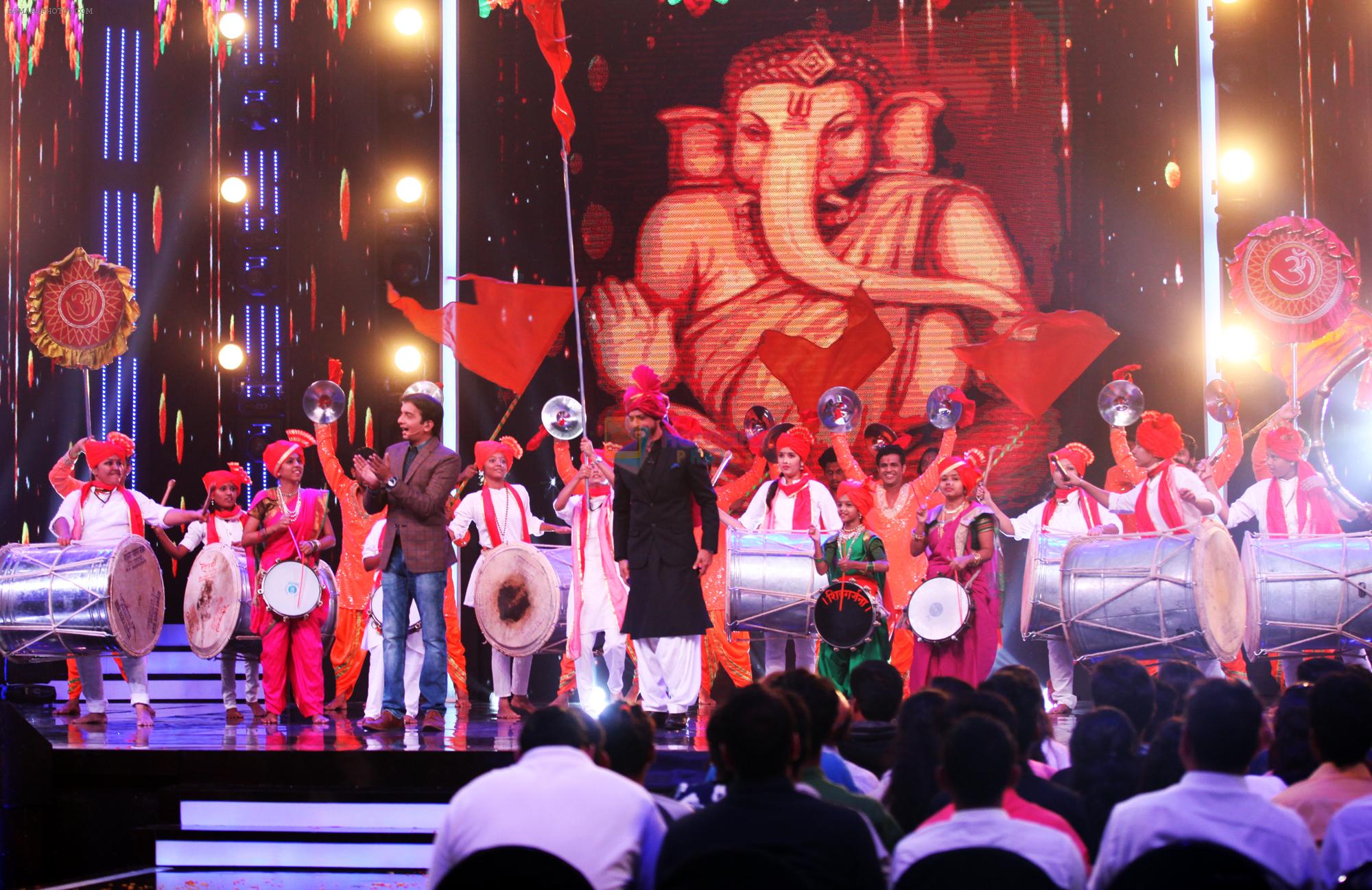 Shahrukh Khan at Marathi event Chala Hawa Yeu Dya on 9th April 2016