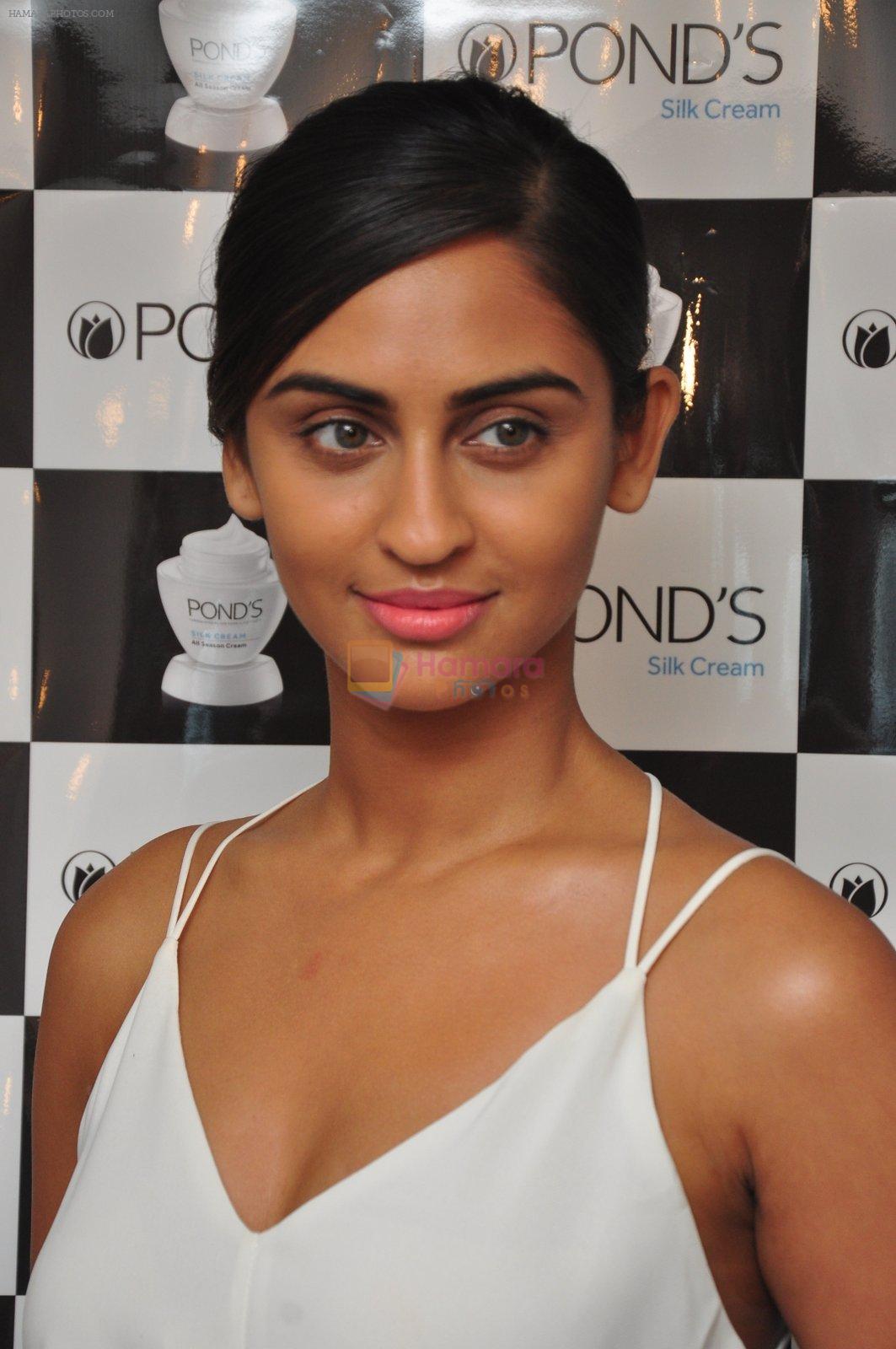 Krystle D'souza at Ponds event in Mumbai on 20th April 2016