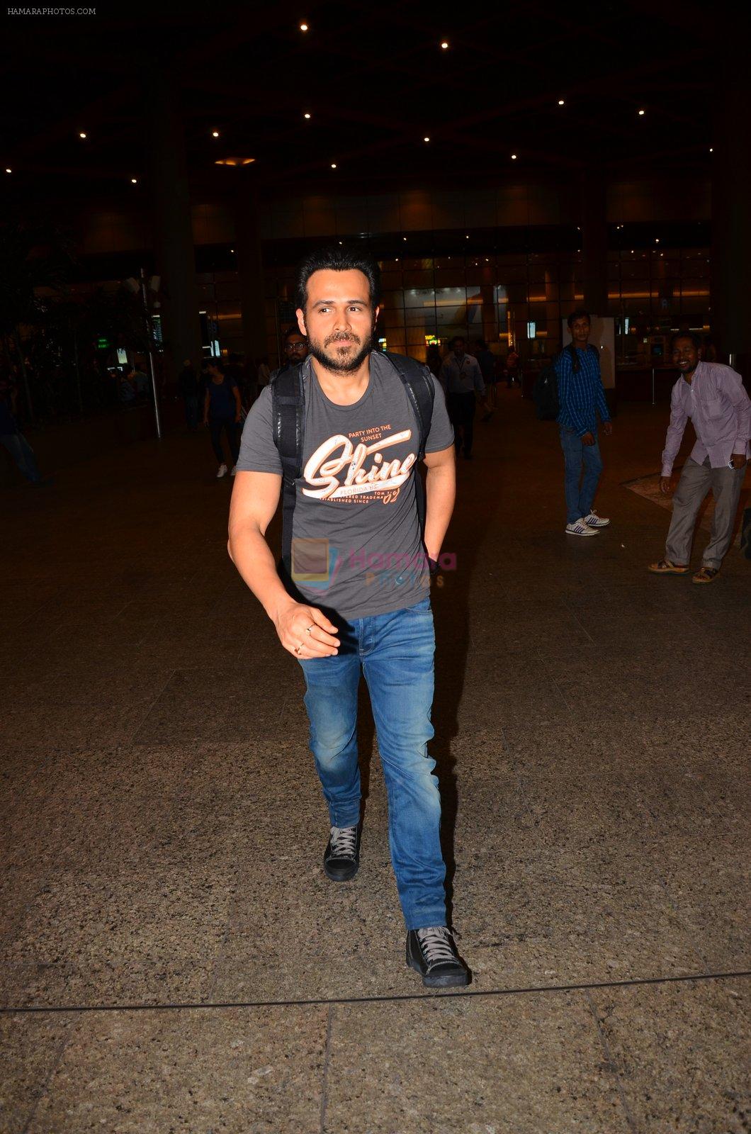 Emraan Hashmi snapped at airport in Mumbai on 10th May 2016