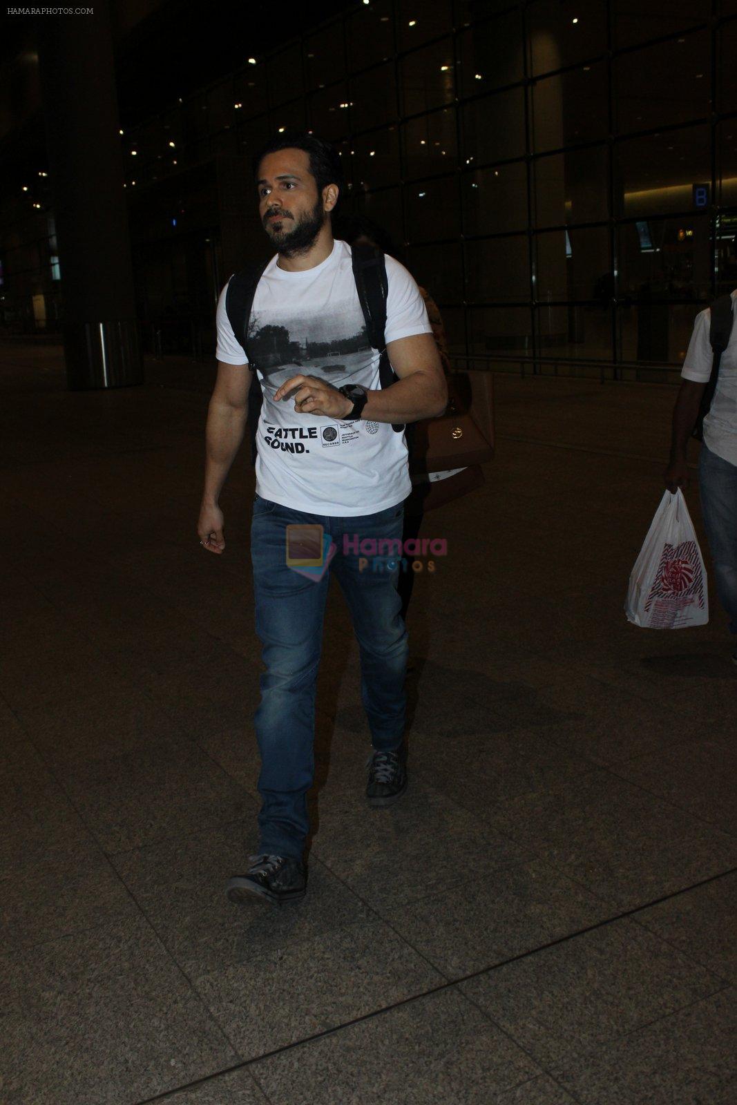 Emraan Hashmi snapped at airport in Mumbai on 12th May 2016