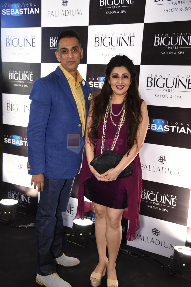 Samir Srivastav and Archana Kochhar at JCB show in Mumbai on 12th May 2016