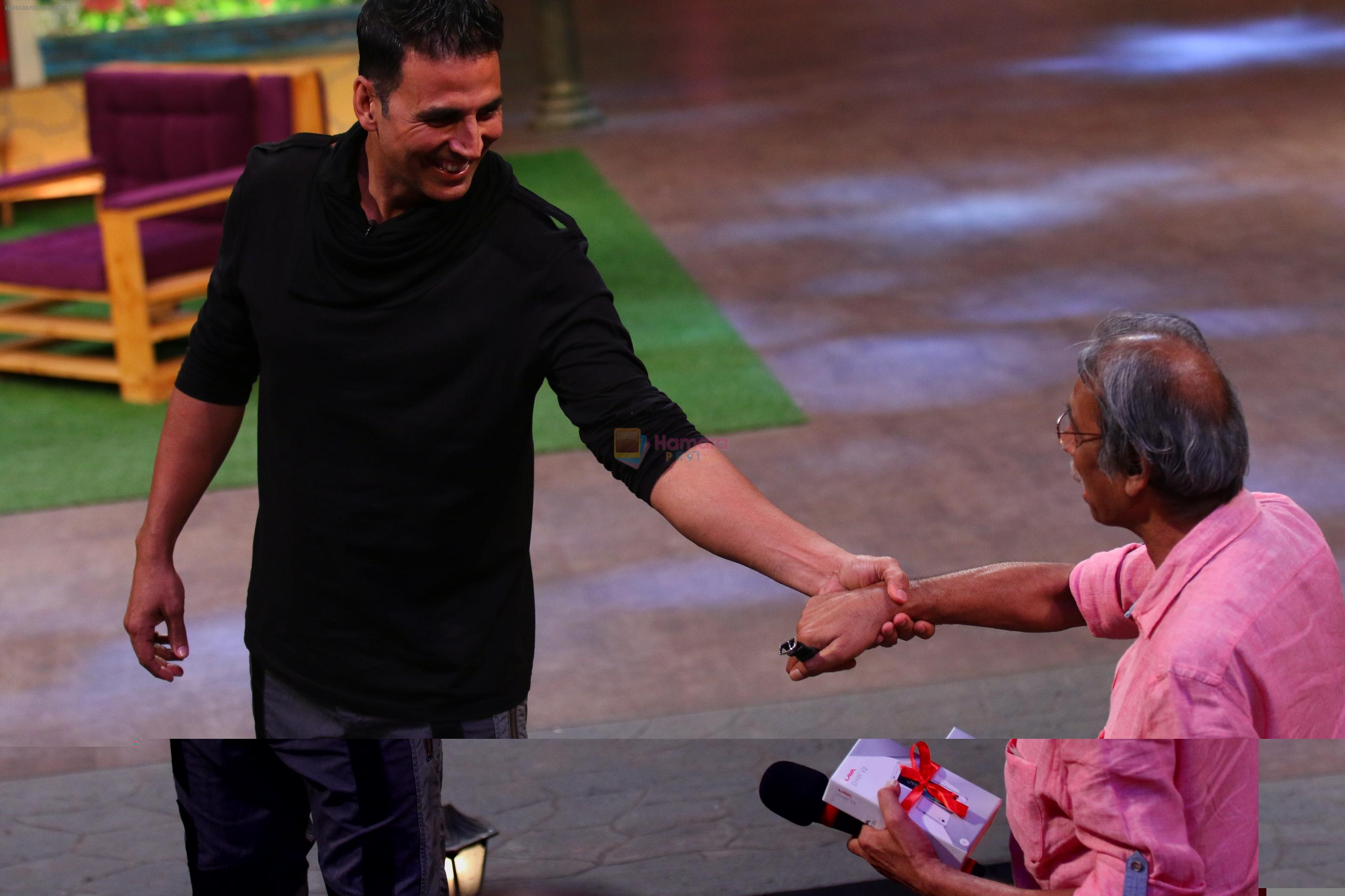 Akshay Kumar at The Kapil Sharma Show on 14th May 2016