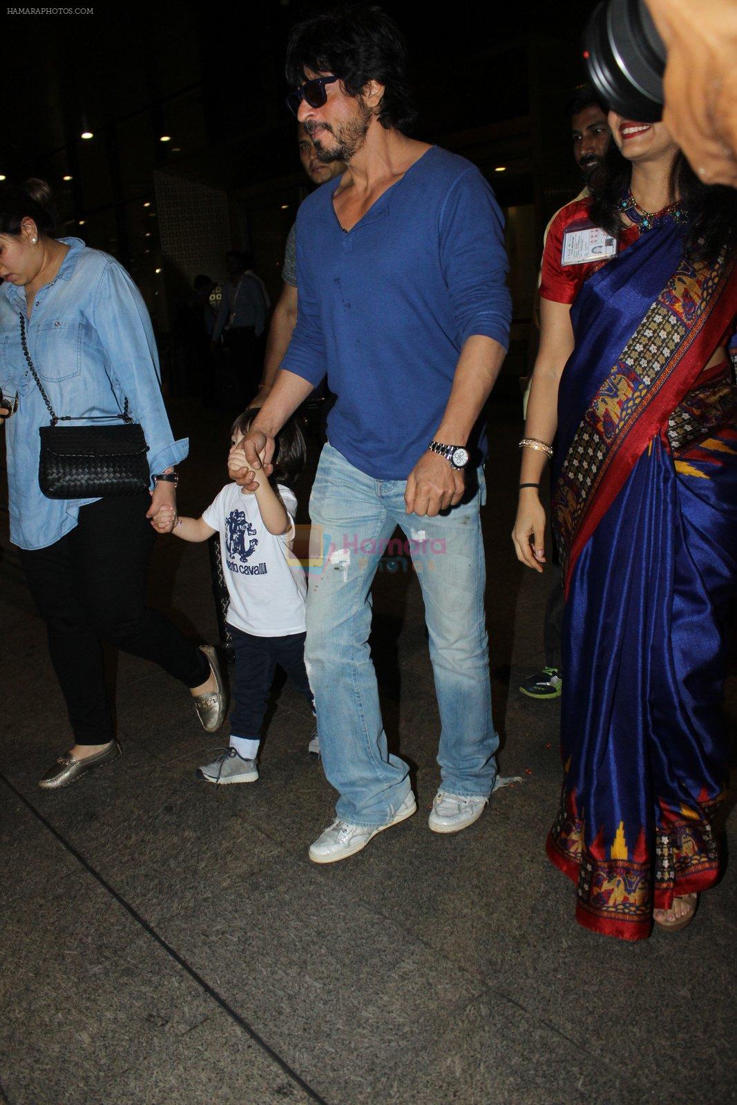 Shahrukh Khan snapped at airport on 17th May 2016