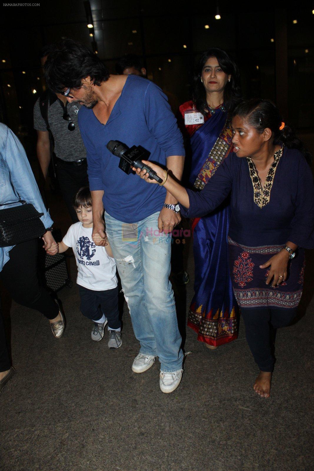 Shahrukh Khan snapped at airport on 17th May 2016
