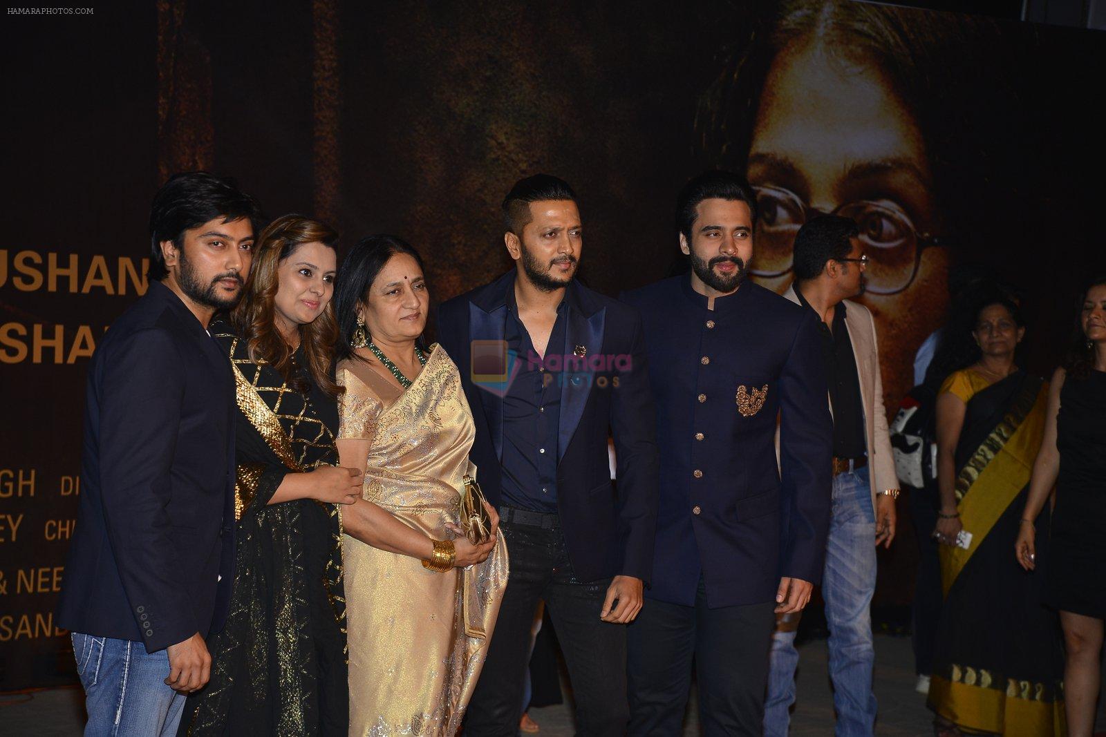 Riteish Deshmukh, Jackky Bhagnani at Sarbjit Premiere in Mumbai on 18th May 2016