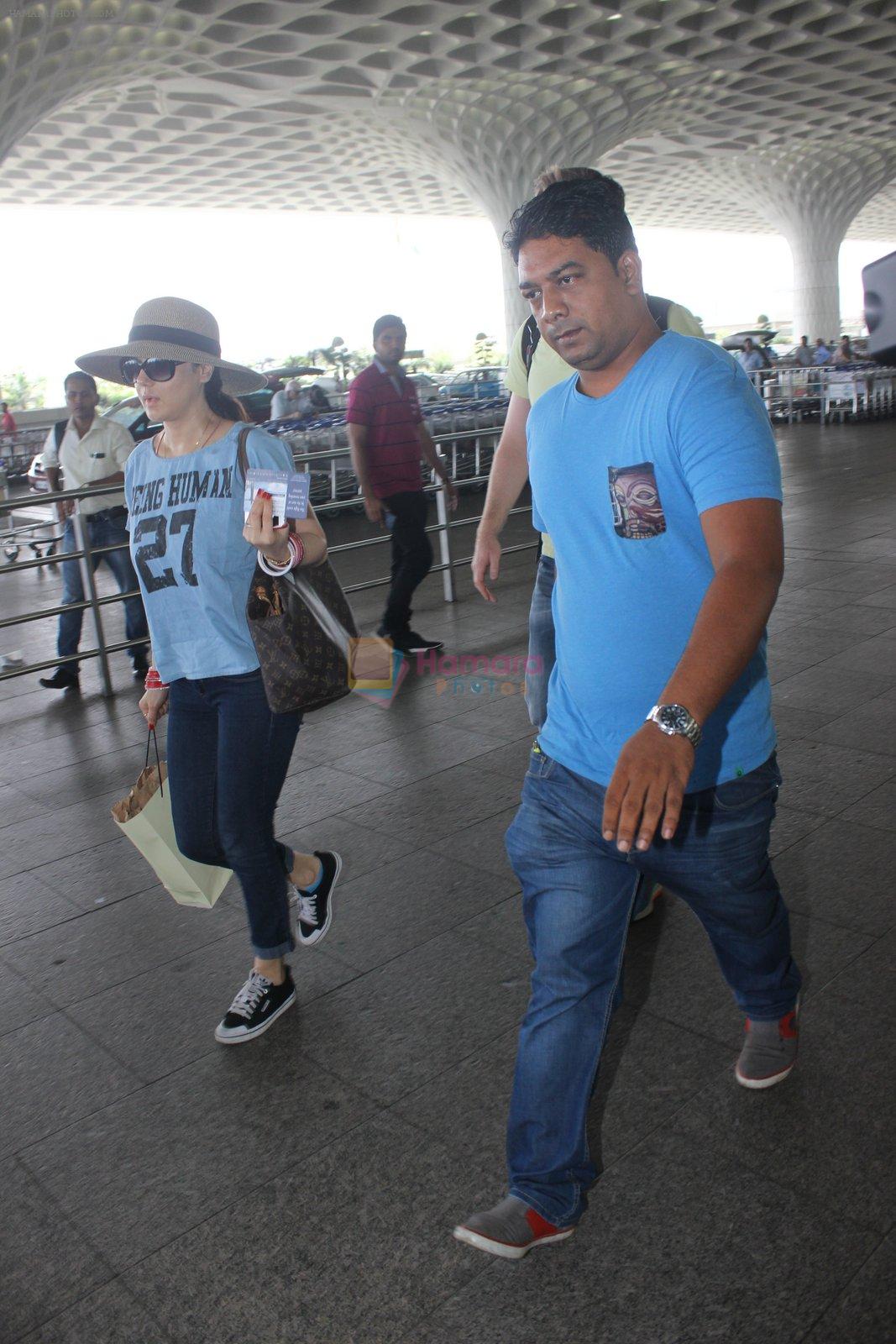 Preity Zinta with hubby snapped at airport on 18th May 2016