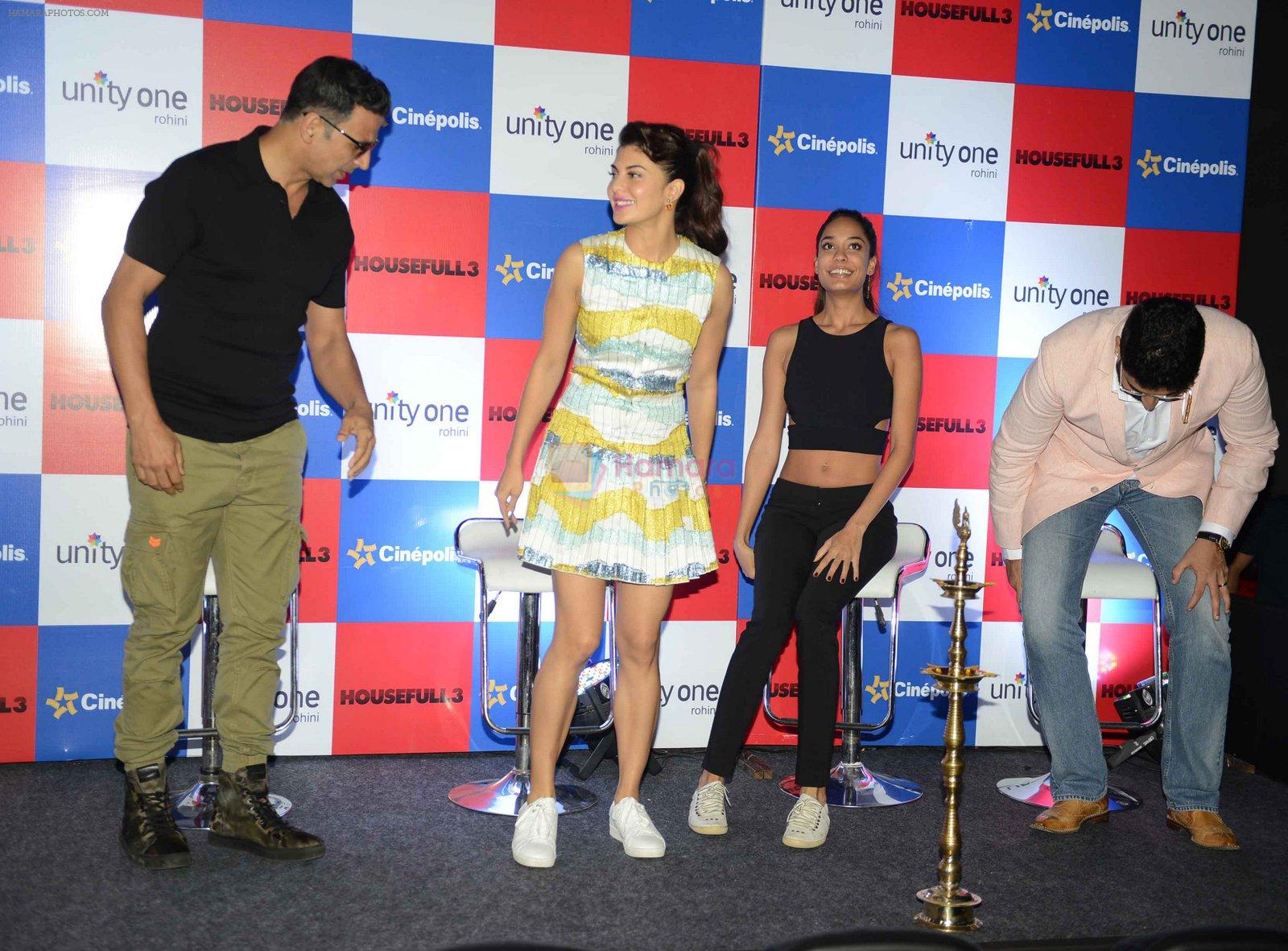Jacqueline Fernandez, Lisa Haydon, Akshay Kumar, Abhishek Bachchan with Housefull 3 team in Delhi on 25th May 2016
