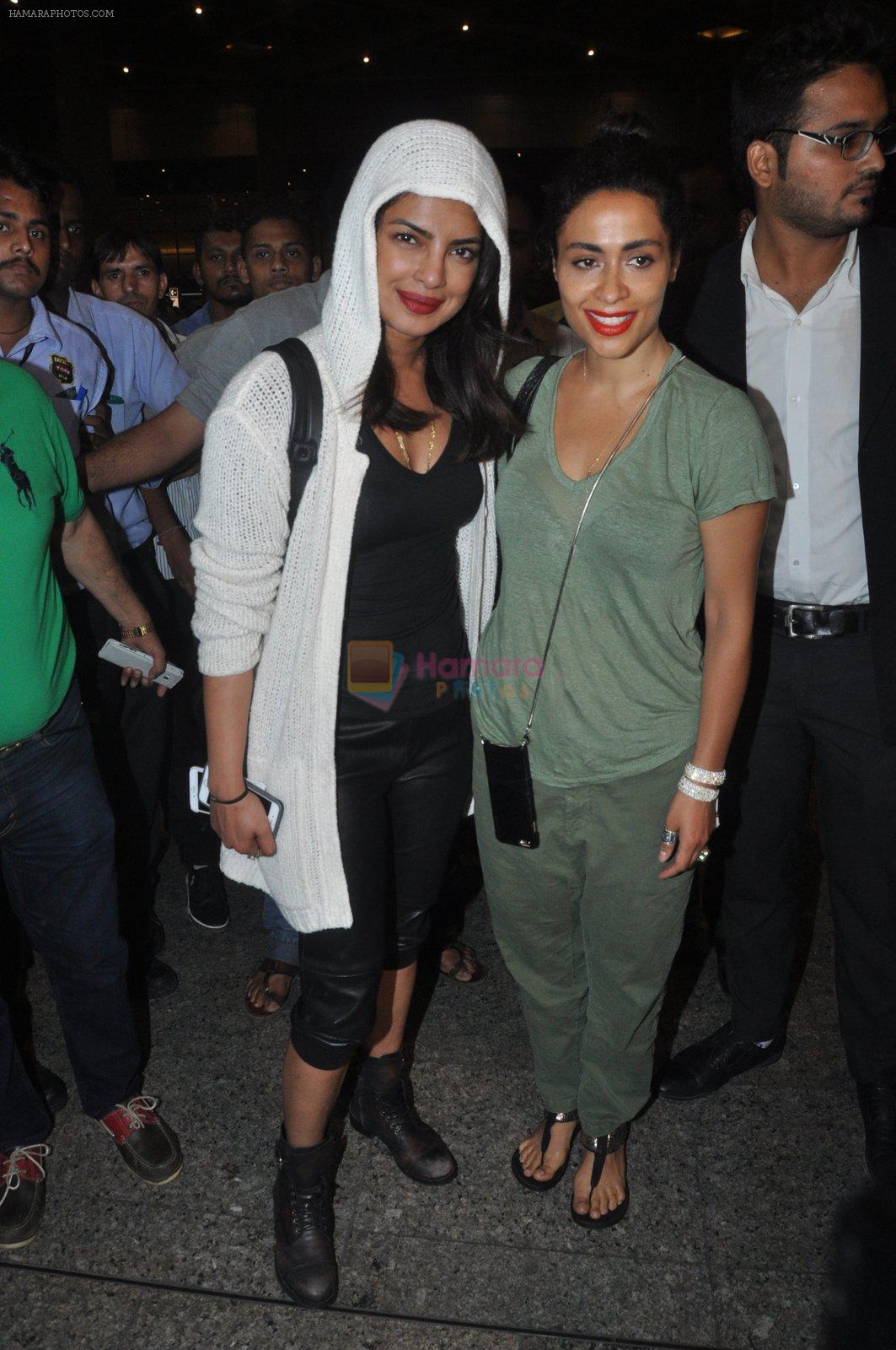 Priyanka Chopra snapped at airport in Mumbai on 27th May 2016