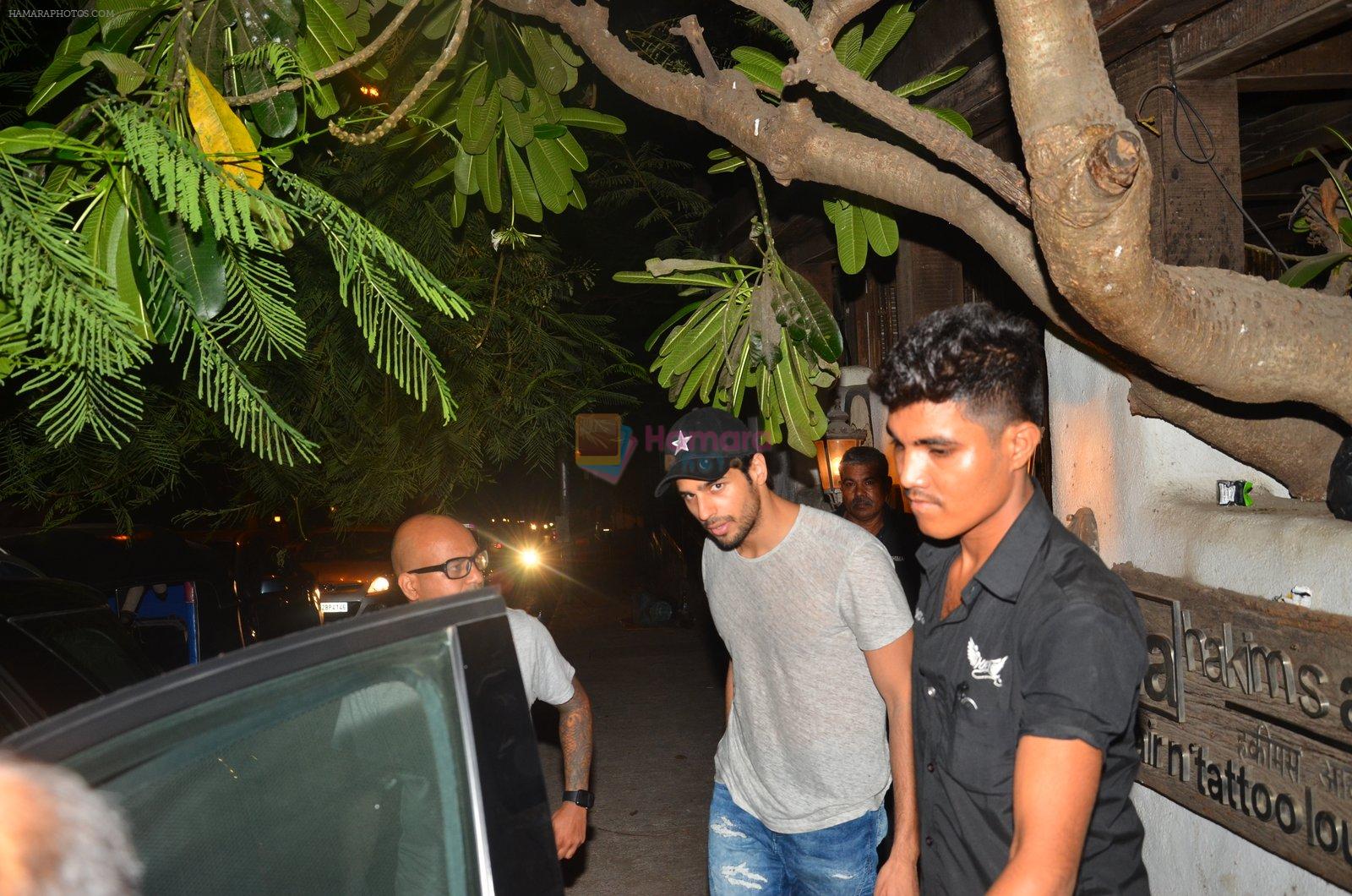 Sidharth Malhotra snapped  in Mumbai on 27th May 2016