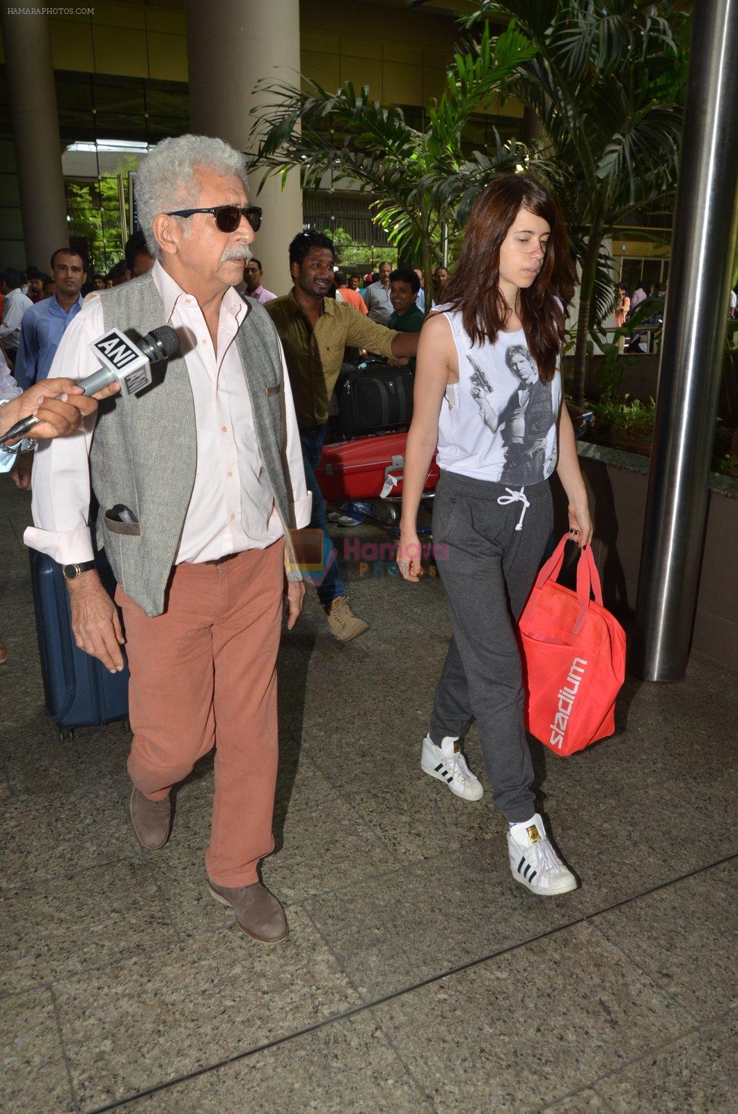 Kalki Koechlin, Naseeruddin Shah snapped at airport in Mumbai on 28th May 2016