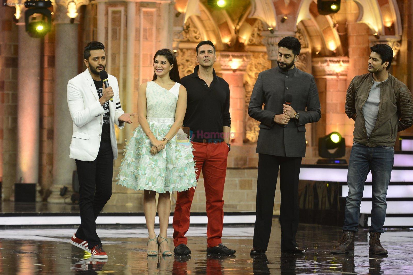 Jacqueline Fernandez, Riteish Deshmukh, Akshay Kumar, Abhishek Bachchan at the promotion of Housefull 3 on the sets of India's got Talent in Mumbai on 30th May 2016