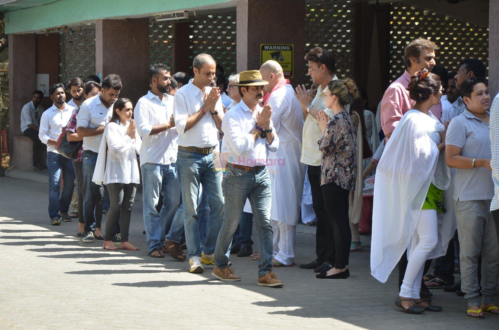 Jamnadas Majethia at Vikas Mohan funeral in Mumbai on 31st May 2016