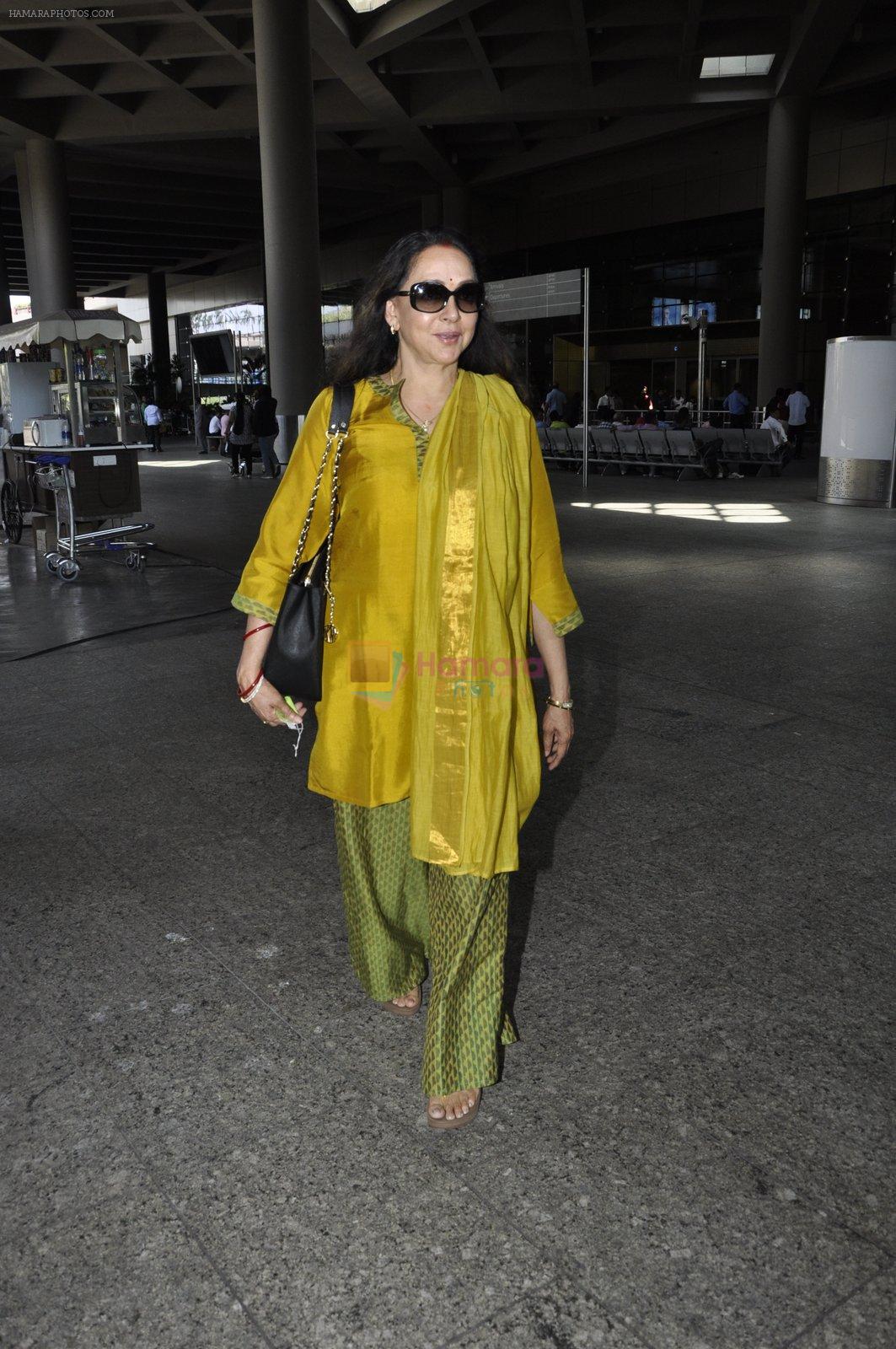 Hema Malini snapped at airport in Mumbai on 2nd June 2016