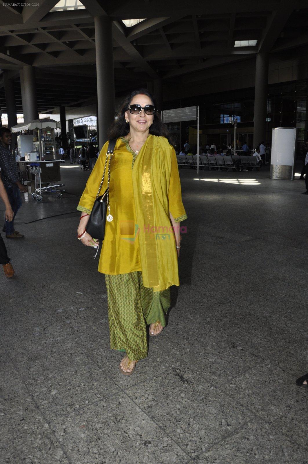 Hema Malini snapped at airport in Mumbai on 2nd June 2016