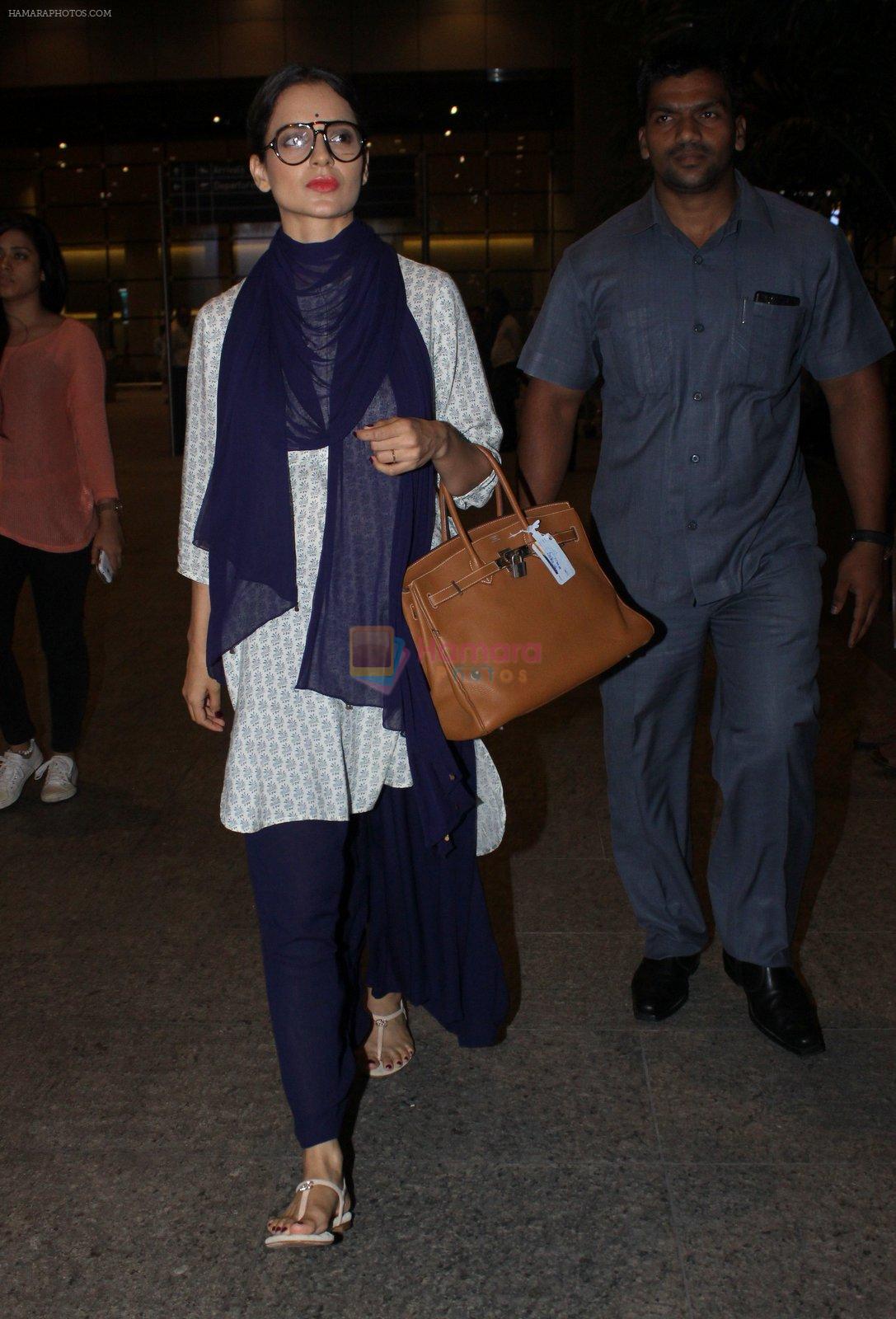 Kangana Ranaut snapped in Mumbai airport on 4th June 2016