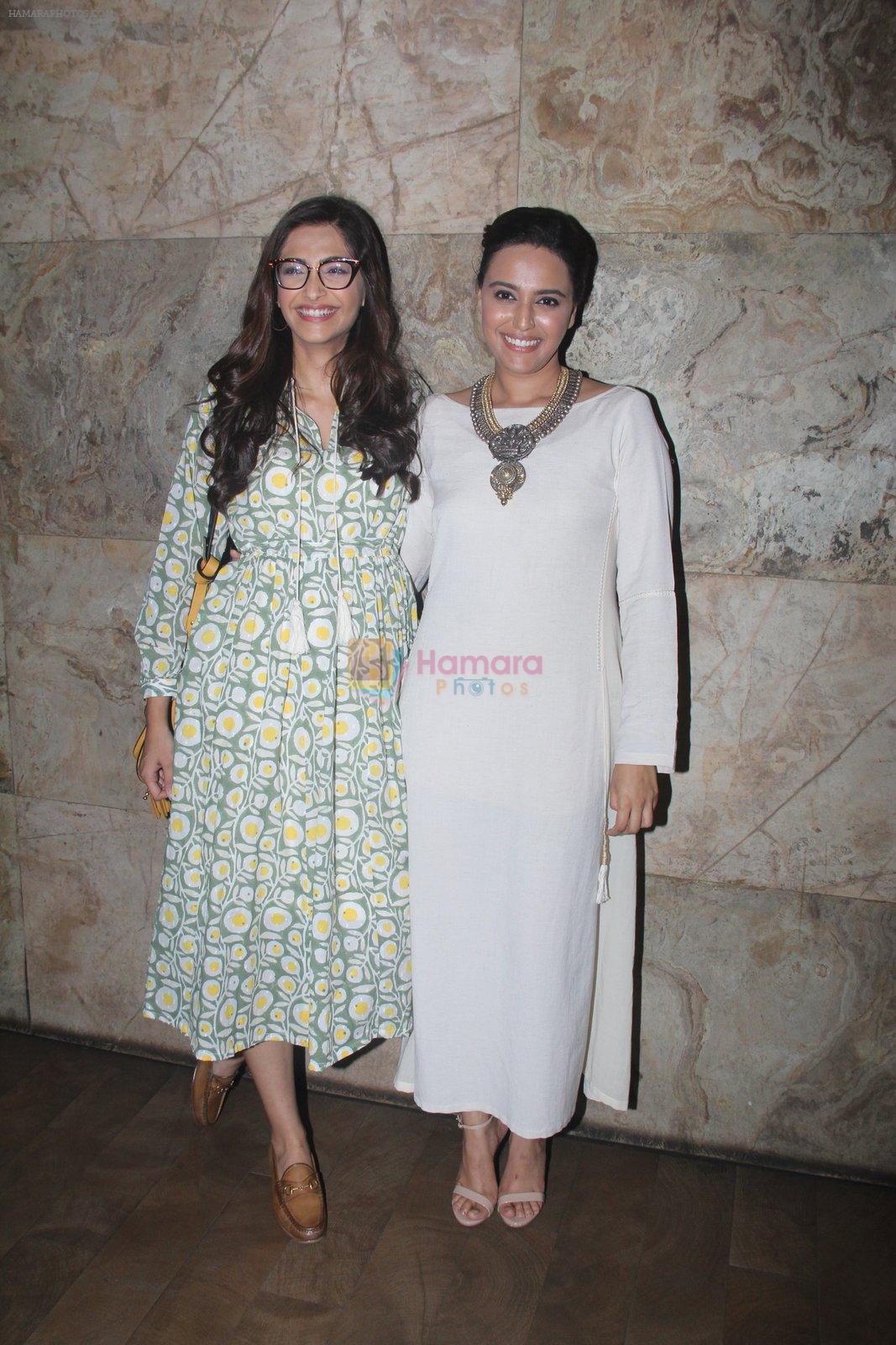 Sonam Kapoor, Swara Bhaskar at Swara Bhaskar's  Nil Battey Sannata screening on 5th June 2016