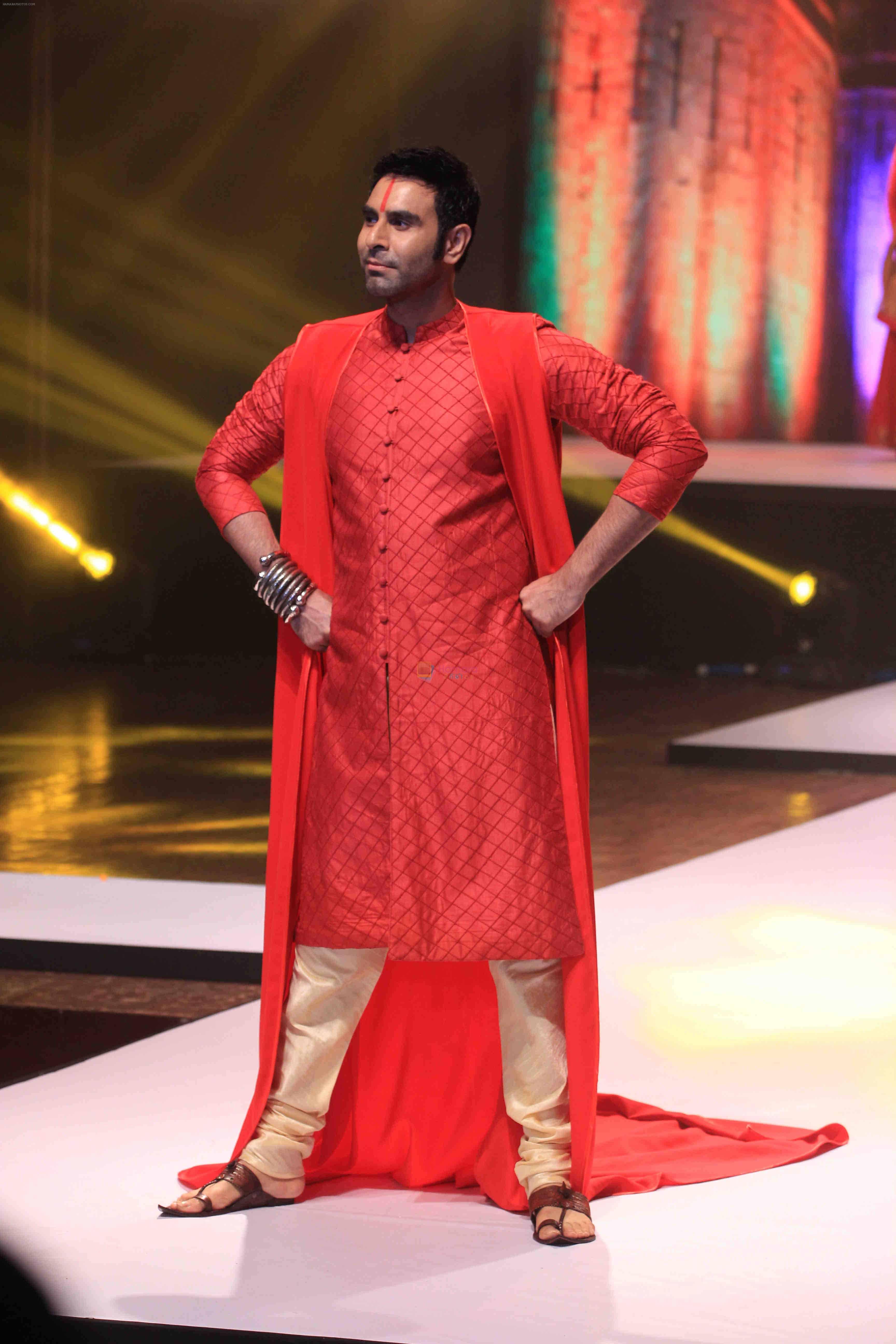 Sandip Soparrkar Power Walk to revive Maharashtrain fabrics at National School Of performing Arts