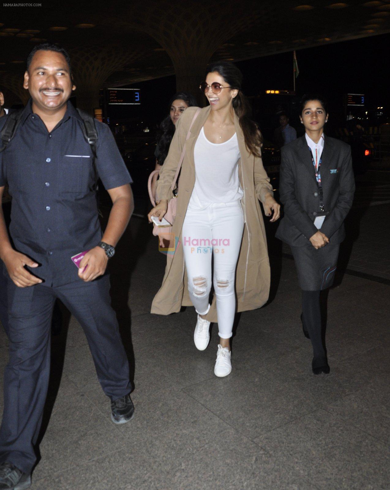 Deepika Padukone snapped at airport on 6th June 2016