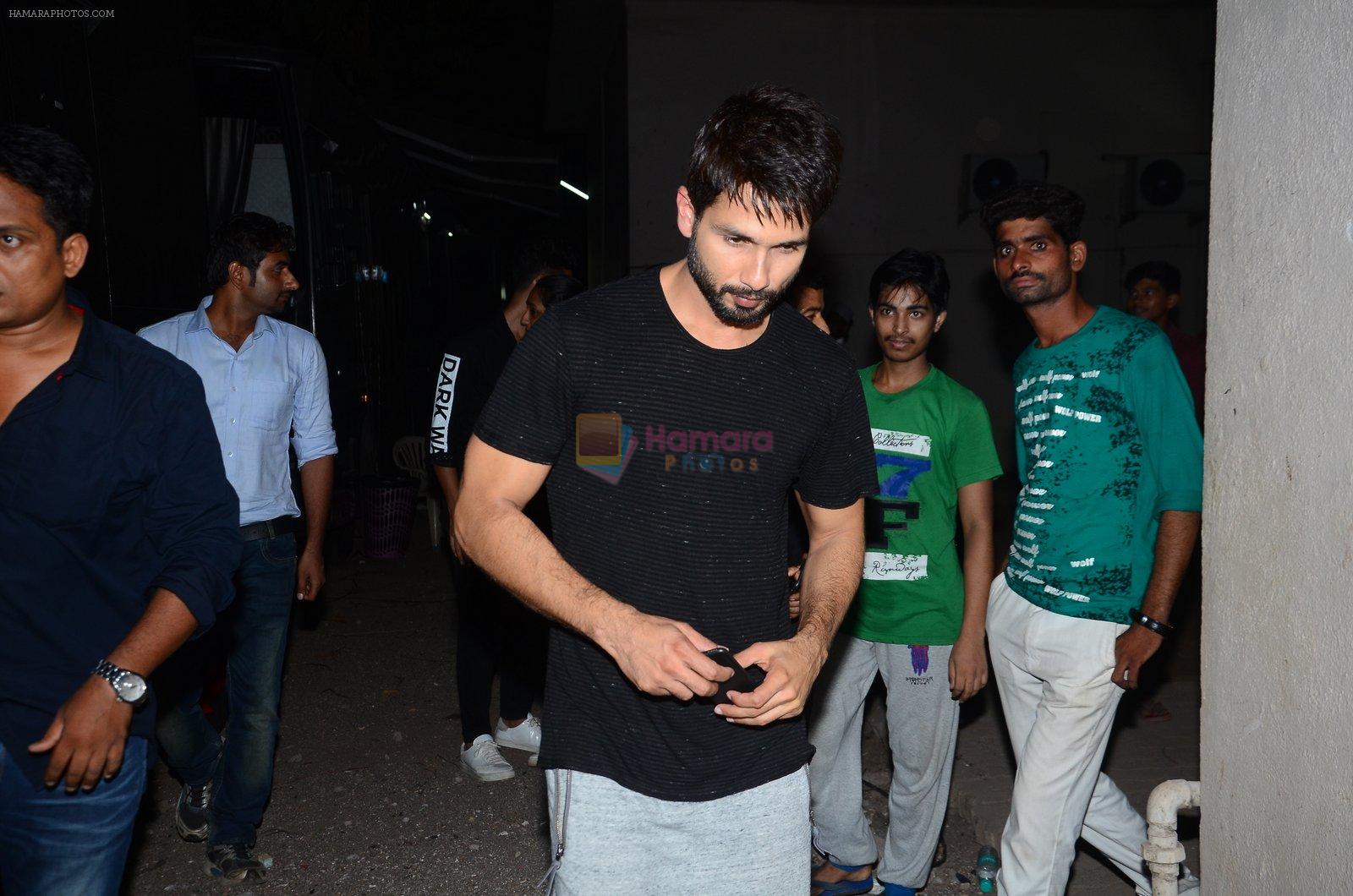 Shahid Kapoor snapped at Mehboob for ad shoot on 6th June 2016