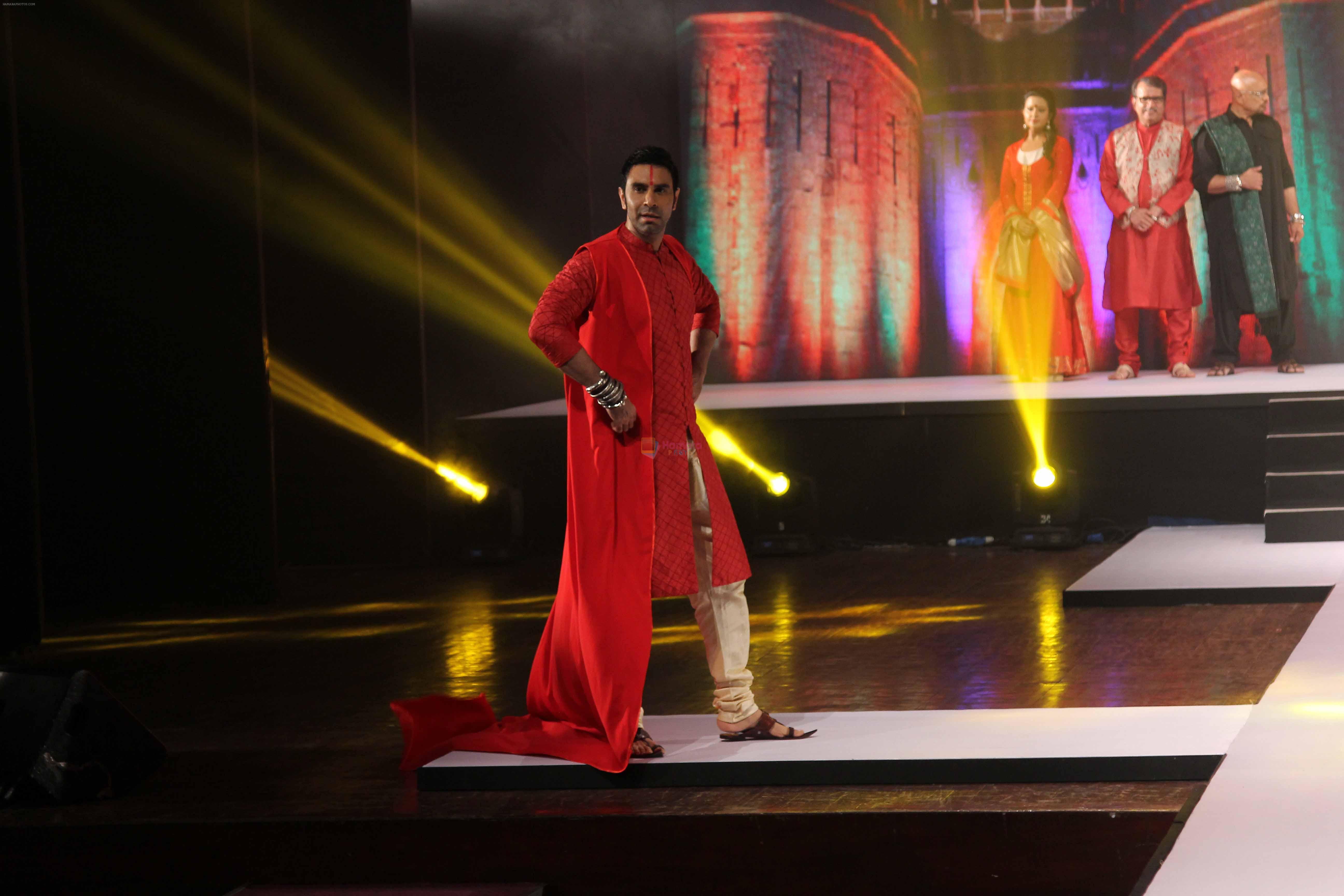 Sandip Soparrkar Power Walk to revive Maharashtrain fabrics at National School Of performing Arts