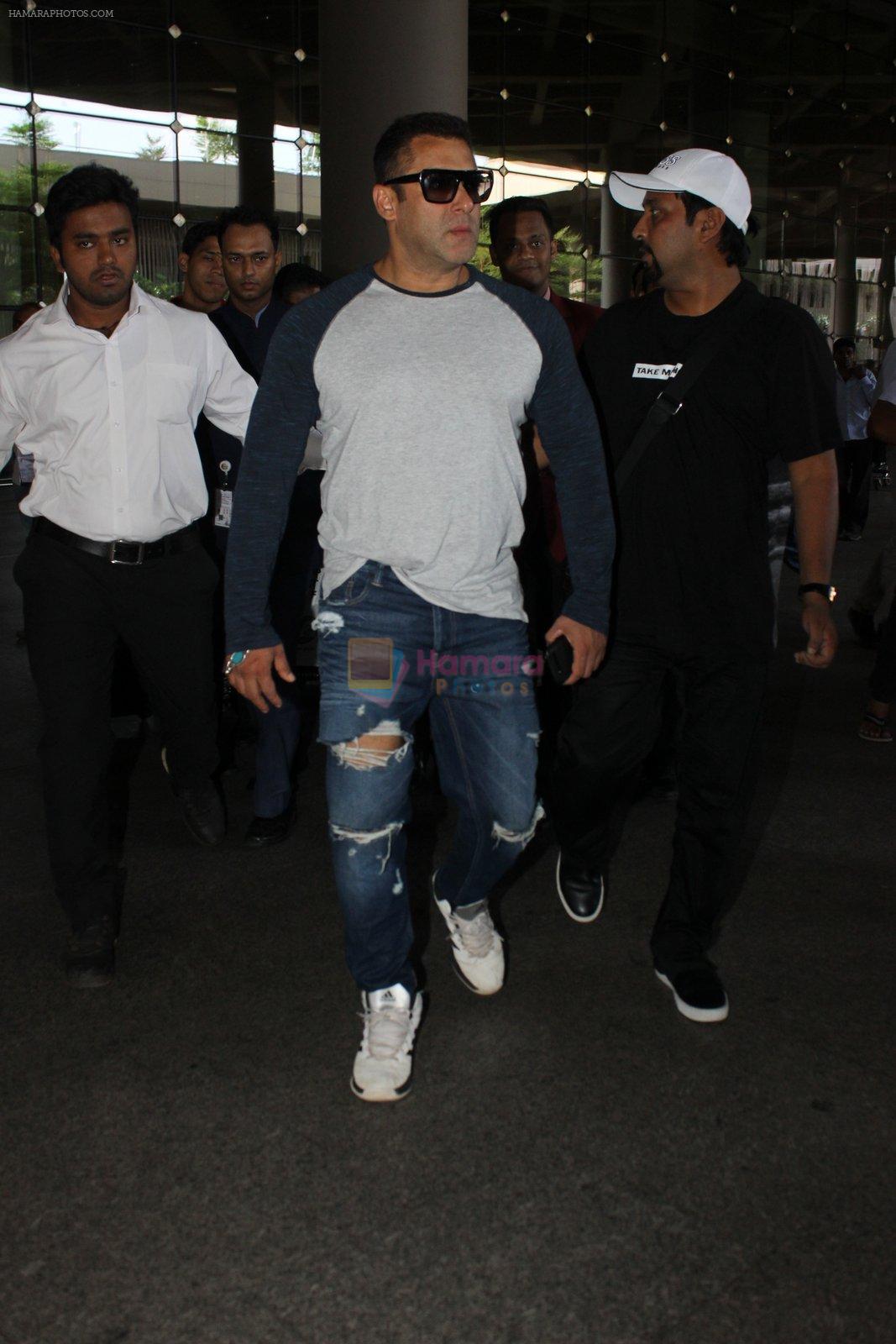 Salman Khan snapped at airport on 8th June 2016