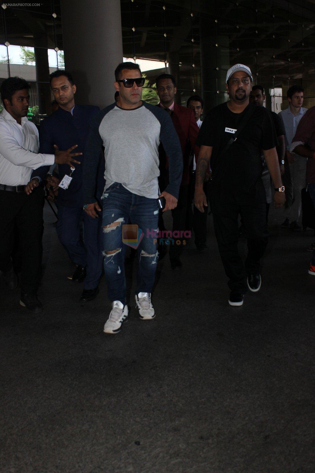 Salman Khan snapped at airport on 8th June 2016